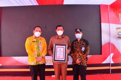 Capaian Vaksin Tertinggi di Riau, Walikota Pekanbaru Terima Penghargaan dari Wakapolri