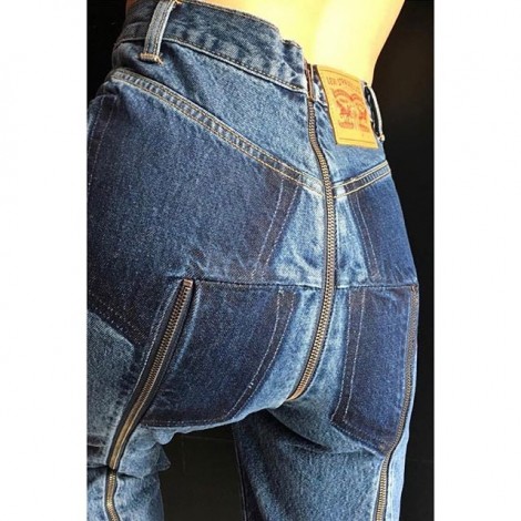 Celana Jeans Bolong Di Bokong Ini Dihargai Puluhan Juta Rupiah