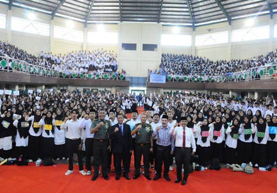 Danrem 031/WB Sampaikan Materi Wawasan Kebangsaan dan Kesadaran Bela Negara ke Mahasiswa Baru UIN Suska Riau