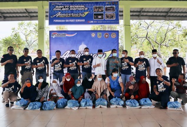 Dihadiri Bupati dan Wabup Rohil, Forci Riau Pesisir Serahkan 100 Paket Sembako kepada Masyarakat
