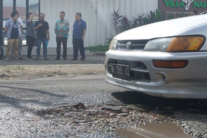 Setelah Dilantik sebagai Penjabat Gubernur Riau, SF Hariyanto Tinjau Jalan Rusak di Pekanbaru
