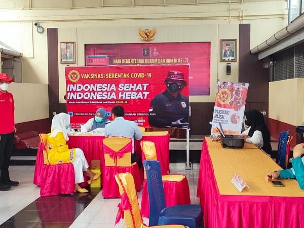 Binda Riau Gelar Vaksinasi Massal di Lapas Kelas II B Teluk Kuantan