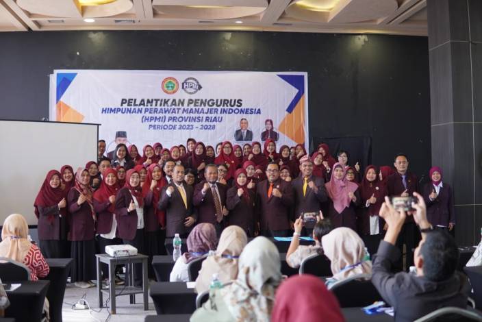 Resmi Dilantik, HPMI Riau Diminta Mengelola Pelayanan Keperawatan dengan Efektif dan Efisien