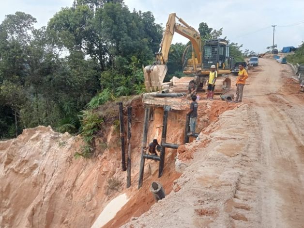 Jalan Lintas Riau - Sumbar KM 37 Ditargetkan Normal Sebelum Puasa
