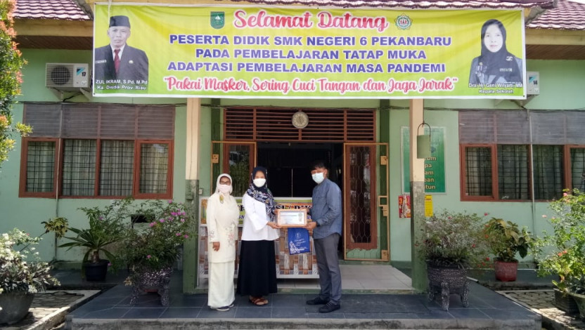 Unilak Beri Penghargaan 30 Sekolah SMA/SMK di Riau