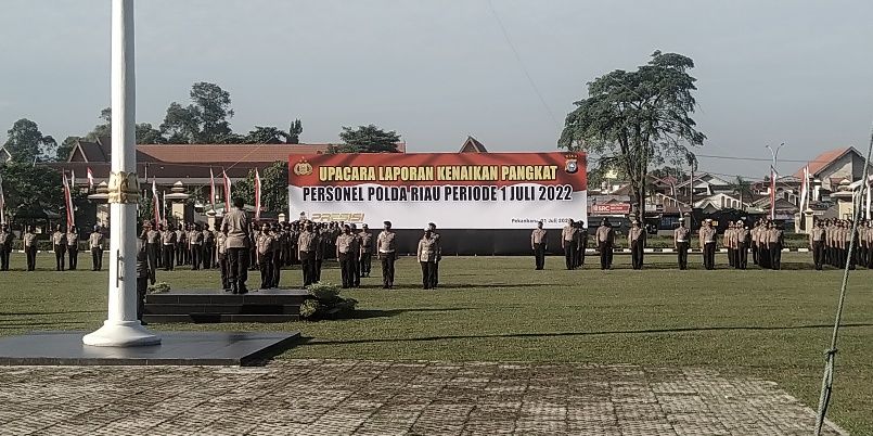 Hari Bhayangkara, 749 Polisi di Riau Naik Pangkat