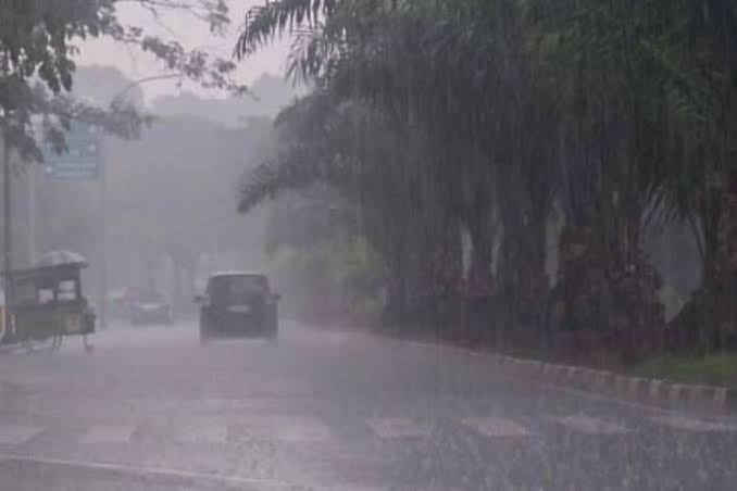 Warga Riau, Waspadai Hujan Lebat Disertai Petir dan Angin Kencang