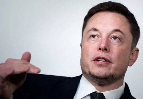 Elon Musk Sebut Uji Coba Pasang Chip ke Otak Manusia Enam Bulan Lagi