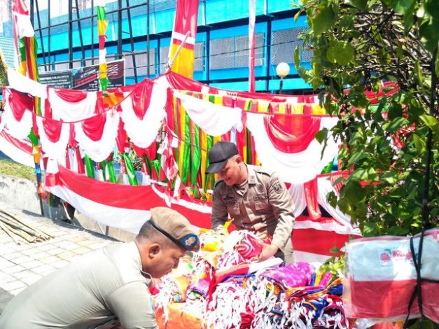 Satpol PP Pekanbaru Tertibkan Pedagang Bendera