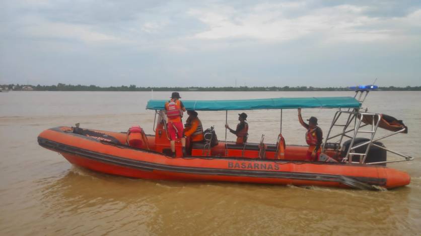 Tersambar Petir saat Mencari Ikan, Nelayan Hilang Tenggelam di Sungai Batang Gansal Inhil