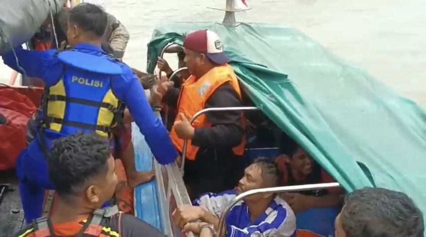 Seluruh Kru Kapal dari Malaysia yang Tenggelam di Pulang Rangsang Berhasil Dievakuasi