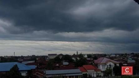 Waspada, Hujan Disertai Angin Kencang dan Petir Berpotensi Guyur Riau Hari Ini