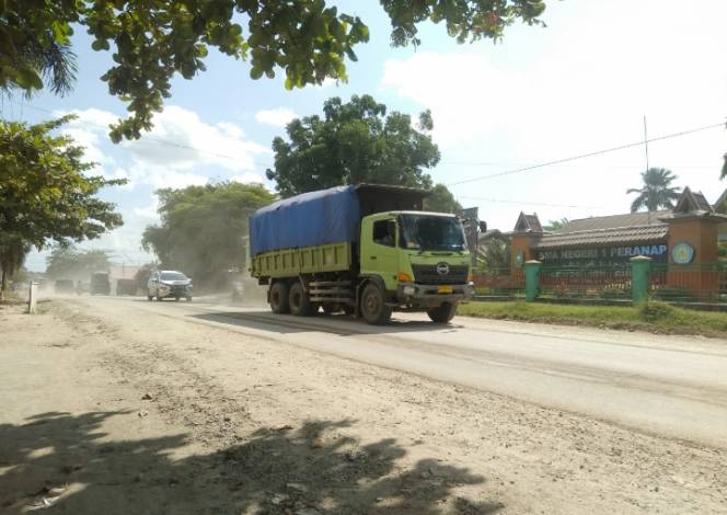 Tak Cukup Perbaiki Jalan Rusak di Inhu, Pemprov Riau Harus Panggil Perusahaan Batubara