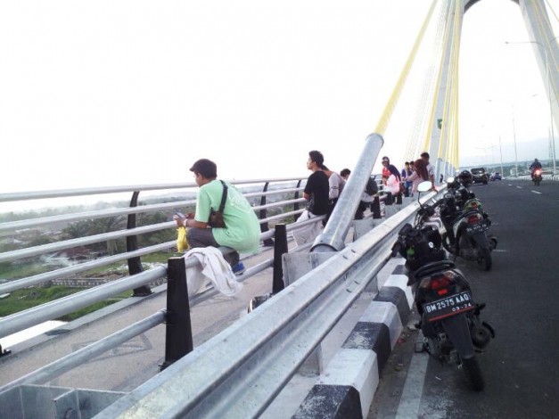 Jembatan Mahrum Bukit Jadi Lokasi Favorit Warga Pekanbaru Tunggu Waktu Berbuka