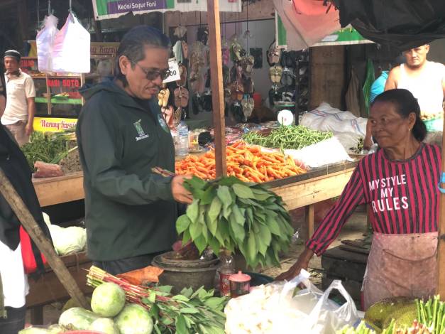 Kunjungi Pasar di Pekanbaru, Caleg DPR RI Hariman Tua Dibata Siregar Dengarkan Aspirasi Pedagang