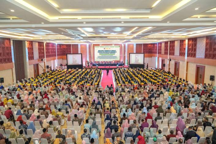 Universitas Abdurrab dan STIE Iqra Annisa Pekanbaru Wisuda 688 Mahasiswa, Lulusan Diminta Dahulukan Adab di Masyarakat