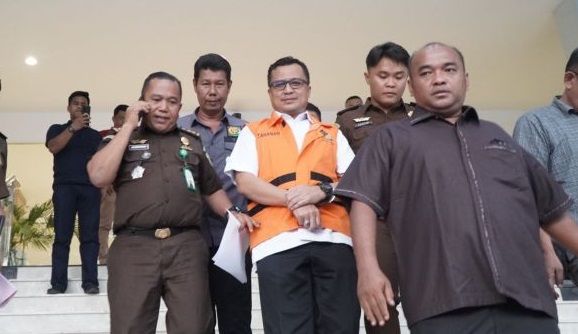 TFT diduga melakukan korupsi anggaran perjalanan dinas di Setwan DPRD Riau