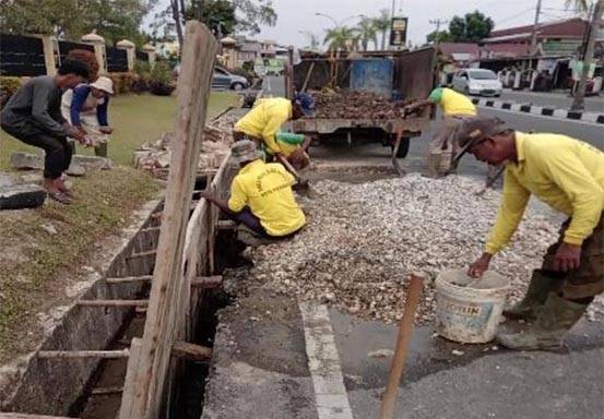 Dinas PUPR Pekanbaru Tuntaskan Perbaikan Bahu Jalan Pattimura