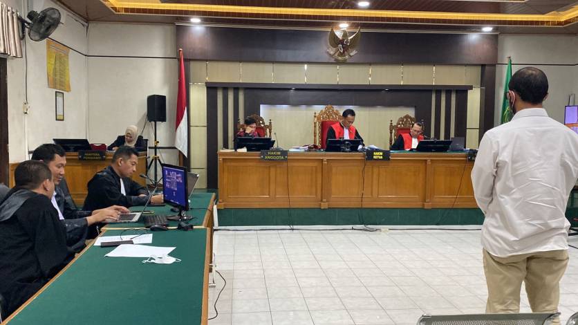 Terima Suap dari M Adil, Auditor BPK Riau Divonis 4 Tahun 3 Bulan Penjara