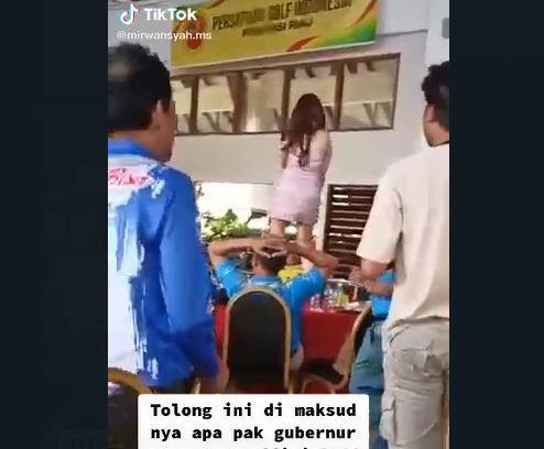 Viral Biduan Nyanyi di Atas Meja saat Golf Tournament Gubernur Riau Cup XXX, Panitia: Kami Mohon Maaf