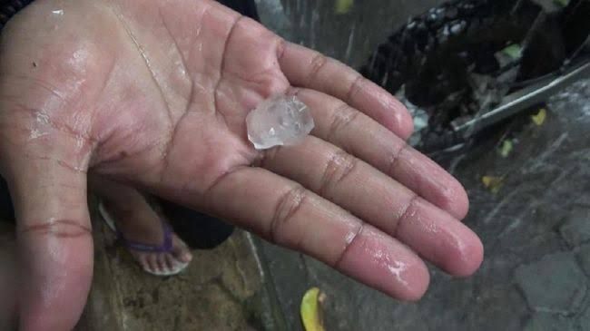Fenomena Hujan Es Terjadi di Desa Jake Kuansing
