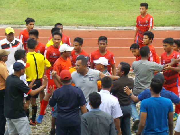 Pertandingan PS Pekanbaru vs PS Rohil Ricuh, Semifinal Piala Gubernur Dihentikan