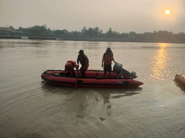 Dua Remaja Hilang Tenggelam di Sungai Pagar Rengat, Tim SAR masih Mencari