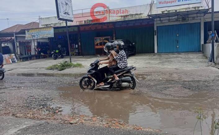 Anggota DPRD Riau Dapil Pekanbaru Soroti Kondisi Jalan Rusak, Minta Awal Tahun Dituntaskan