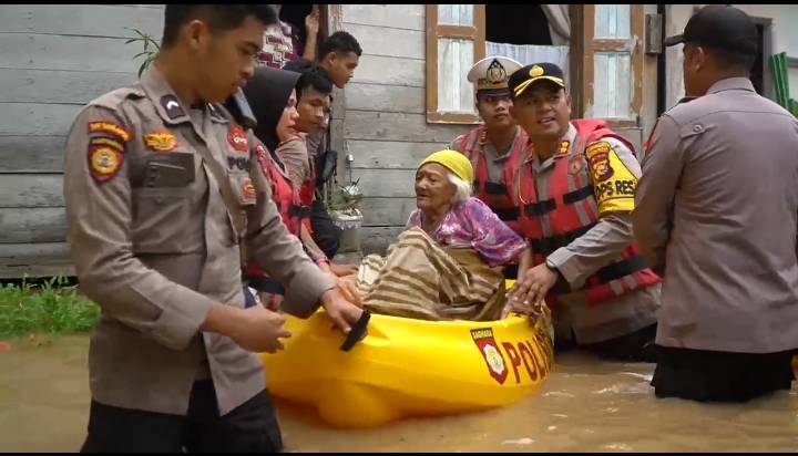 Curah Hujan Tinggi, Hampir Ribuan Rumah di Rohul Terendam Banjir
