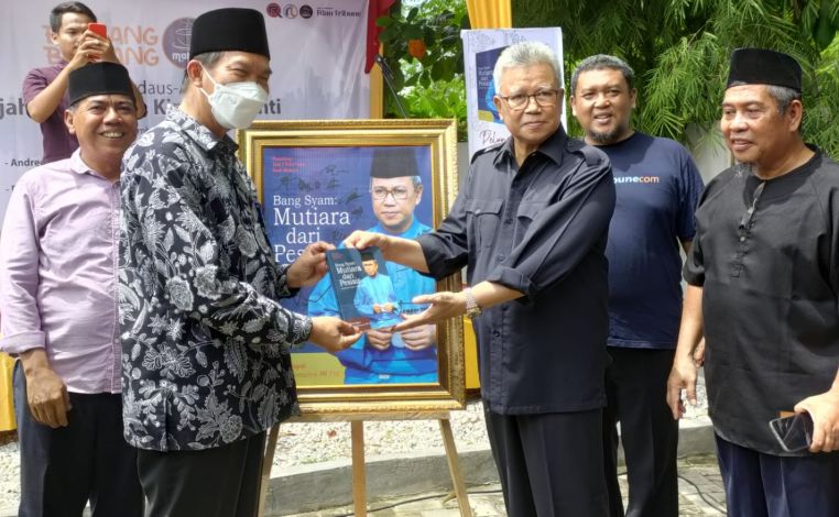 Buku Bang Syam: Mutiara dari Pesisir Diluncurkan, Kisah Perjalanan Hidup Syamsurizal
