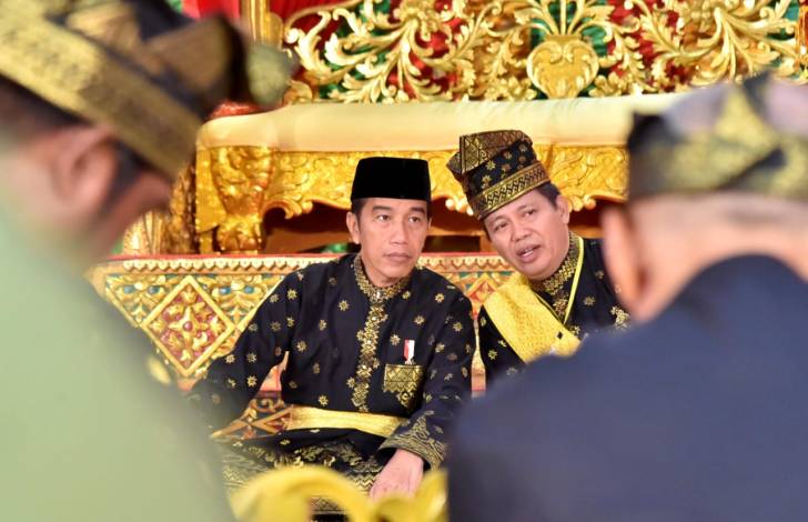 LAMR Soal Terbitnya PP DBH Sawit: Inilah Tujuan Kami Beri Presiden Jokowi Gelar Adat