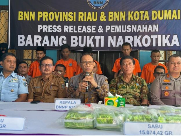 BNN Riau Musnahkan 15 Kg Sabu dan 3 Ribu Pil Ekstasi, Lima Tersangka Diamankan