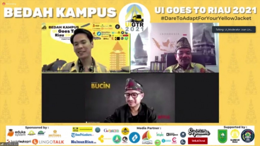 Memakai Tanjak, Andrinof Chaniago dan Jovial Da Lopez Beri Motivasi untuk Siswa SMA di UI Goes To Riau