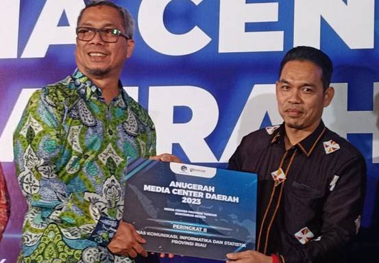 Portal Media Center Riau Kembali Raih Anugerah Media Center Terbaik Nasional