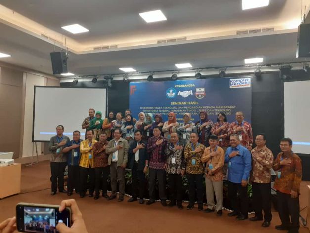 Tim Pengabdian Masyarakat Universitas Abdurrab Juara 1 Tingkat Nasional Seminar Hasil Kosabangsa Kemenristek Dikti 2023