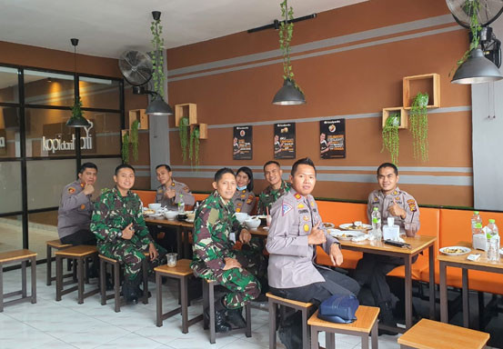 Bingung Cari Tempat Nongkrong di Pekanbaru? Ke Foodpedia Jalan Tanjung Datuk Aja