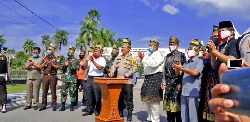 Kapolda Riau Distribusikan 1300 Paket Bantuan Sembako, Bupati Siak Ucapkan Terima Kasih