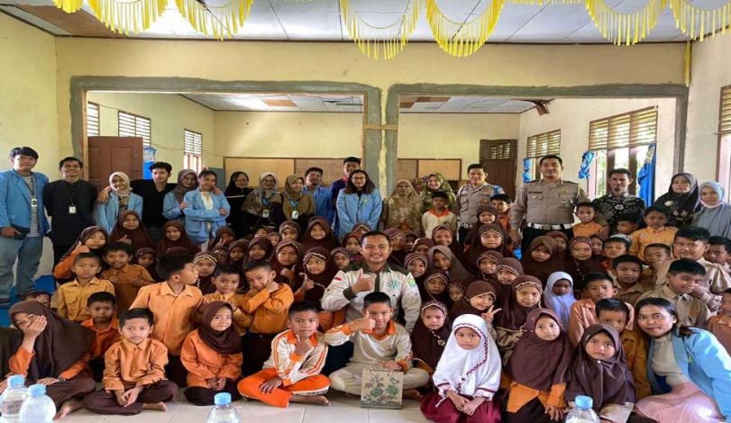 Wujudkan Desa Tertib Lalu Lintas, Mahasiswa KKN BK Unri Gelar Seminar Tertib Lalu Lintas Di SDN 003 Desa Pulau Jambu