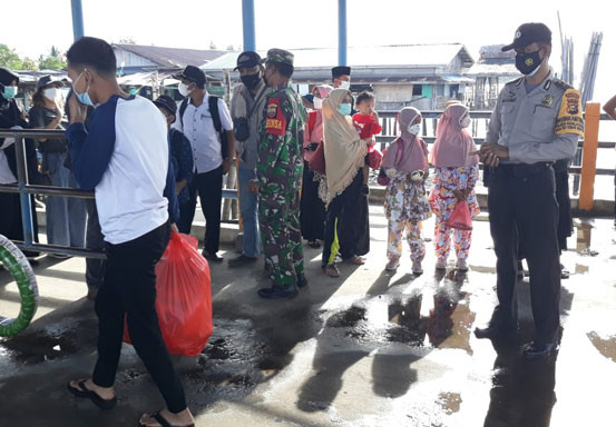 Polsek Kuala Kampar Tingkatkan Penerapan Prokes di Pelabuhan
