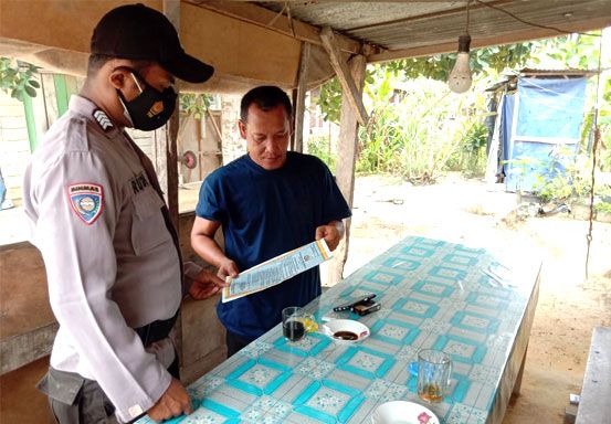 Personel Polsubsektor Pelalawan Sambangi Warga untuk Optimalkan Pencegahan Karhutla