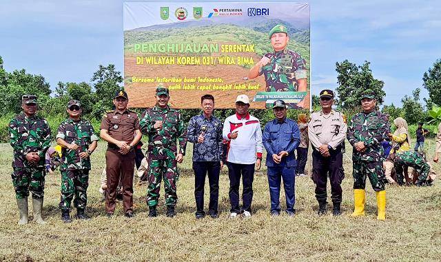 Kodim 0321 Rohil Tanam Ribuan Pohon dalam Program Penghijauan Serentak di Wilayah Korem 031/Wira Bima