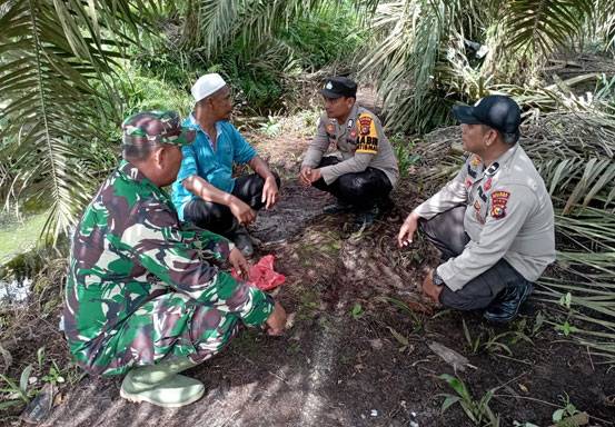 Masuk Dalam Perkebunan, Polisi Sambangi Warga dan Sampaikan Pesan Pemilu Damai 2024