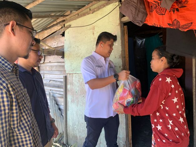 Hadir di Tengah Masyarakat, HIPMI Riau Bagikan Sembako ke Masyarakat Kurang Mampu
