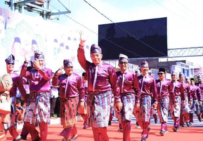 Kepala BKPSDM Ikut Semarakkan Pawai Taaruf MTQ Riau di Dumai
