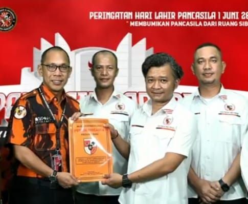MPW PP Riau Serahkan SK Badan Pengusaha dan Launching Website