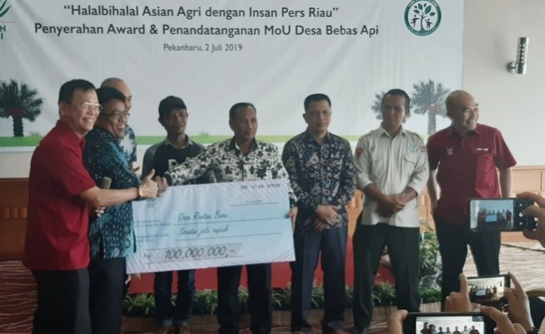 Dua Desa di Riau Terima Penghargaan dari Asian Agri