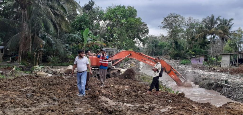 RAPP Bersama Masyarakat Desa Kebun Lado Bersihkan Kanal Agar Tak Banjir