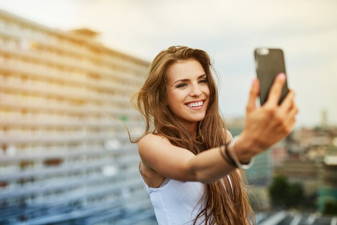 Hindari Akun Dibajak, Facebook Paksa Pengguna Kirim Foto Selfie
