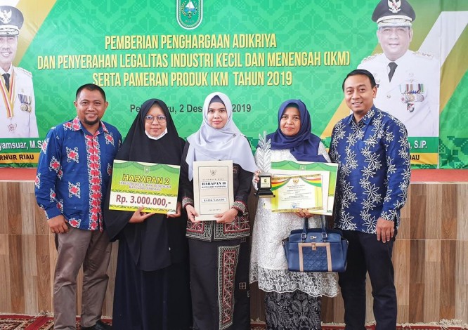 Dibina PT RAPP, Dua IKM Terima Penghargaan Adikriya dari Pemprov Riau