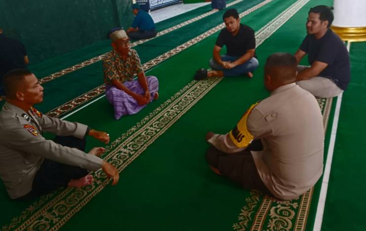 Subuh Berjamaah, Polsek Senapelan Minta Jamaah Musala Nurul Ikhlas Sukseskan Pemilu Damai 2024